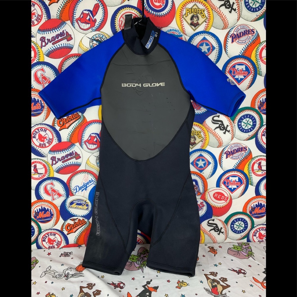 Body glove wet suit